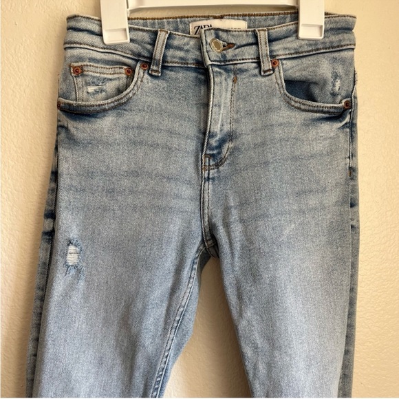 Zara Skinny Distressed & ripped Light Wash Denim Jeans Size 2 - Picture 2 of 5